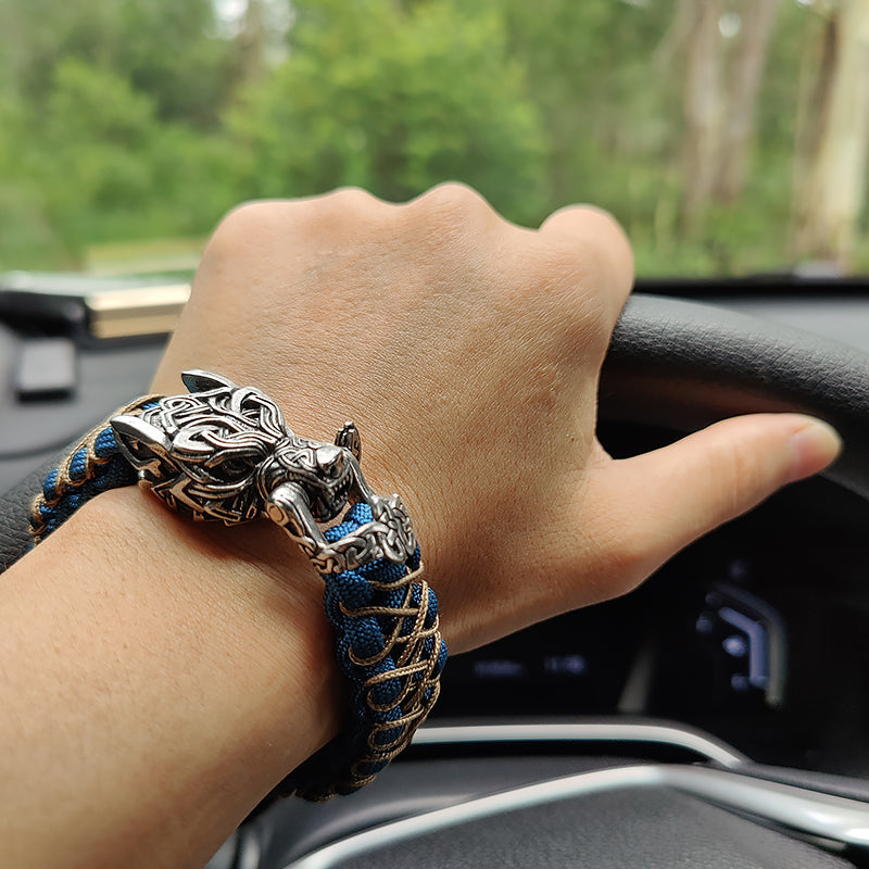 Wolf Paracord Bracelet
